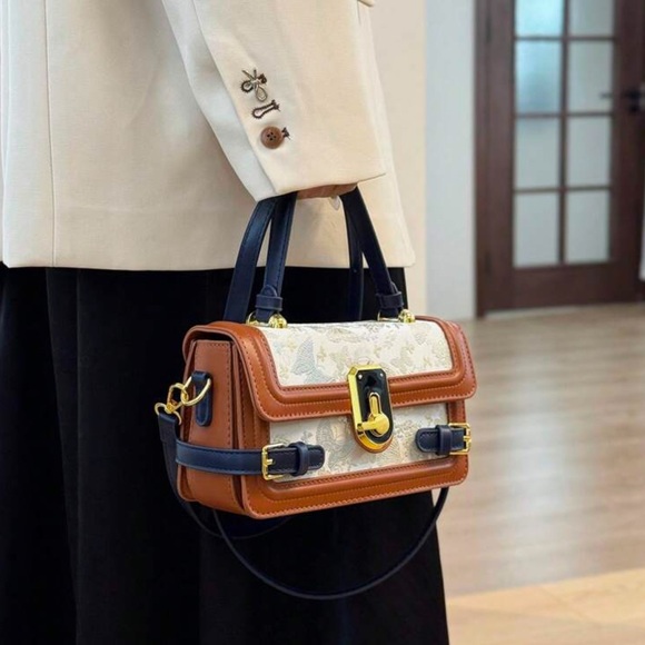 Elegant Brown and Cream Handbag - Picture 2 of 5